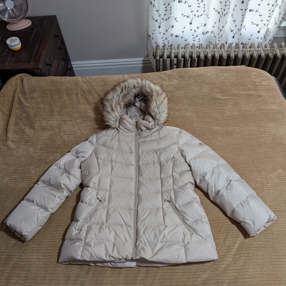 Chic Cream Calvin Klein Down Puffer Jacket with Faux Fur Hood - Picture 2 of 6